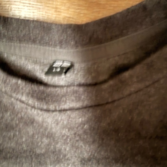 3/$30 - UNIQLO HEATTECH Dark Gray Long Sleeve Shirt - Picture 5 of 6